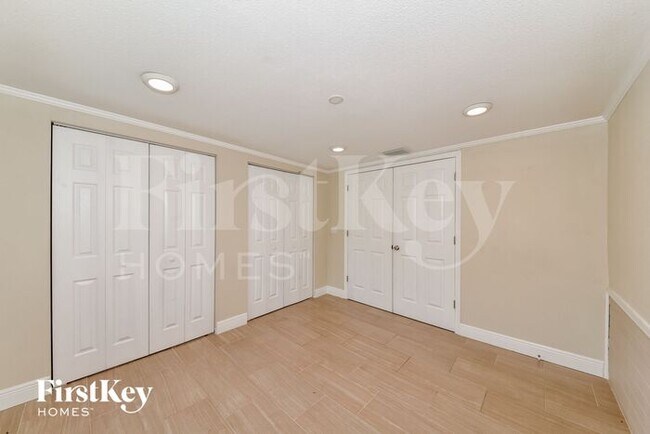 Building Photo - 4108 15th Ave W
