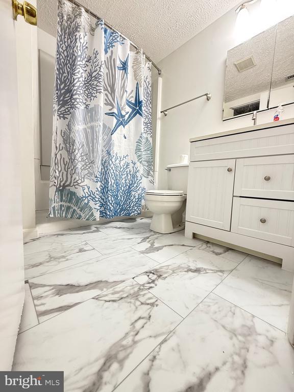 Building Photo - 19445 Breezedale Ln