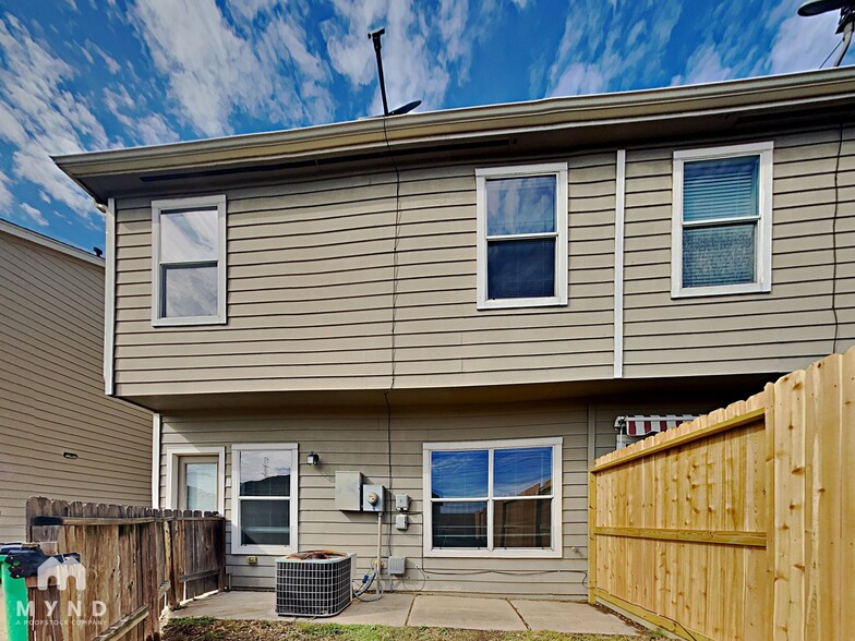 Building Photo - 16859 Mammoth Springs Dr
