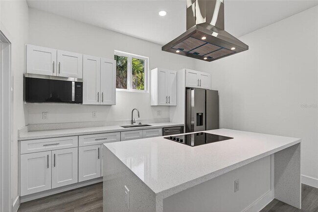 Building Photo - 511 Sweetwater Dr