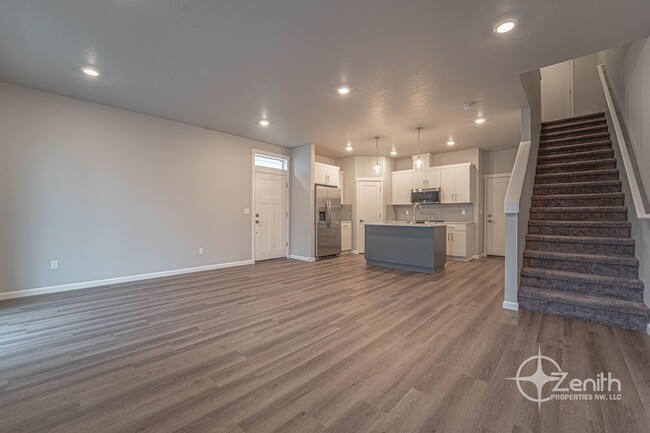 Building Photo - $1000 OFF RENT! Contemporary 3 Bedroom Hom...