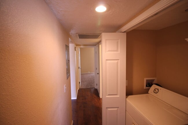 Building Photo - 1004 Mockingbird Ln