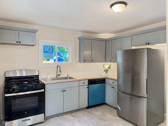 Building Photo - 3160 Graceland Ave