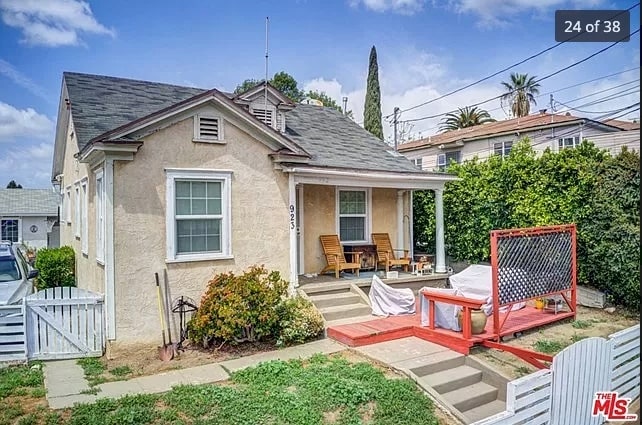 Building Photo - 923 Manzanita St
