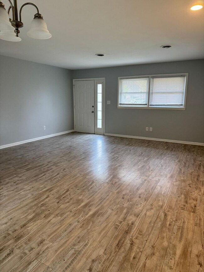 Building Photo - 48 Edgemoor Dr