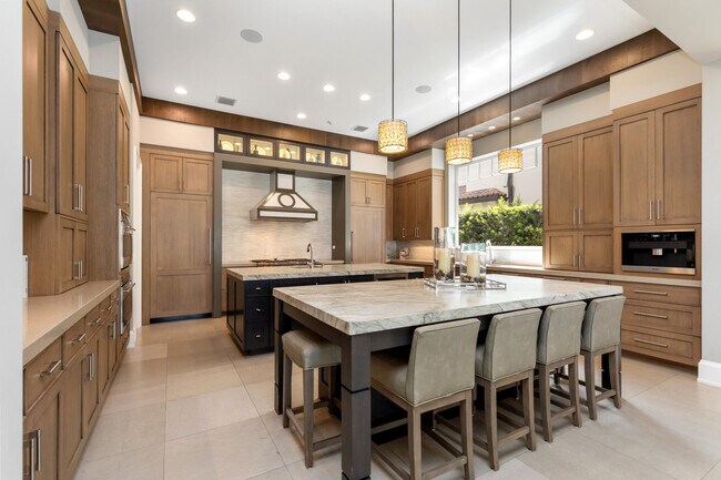 Building Photo - 3211 NE 27th Ave