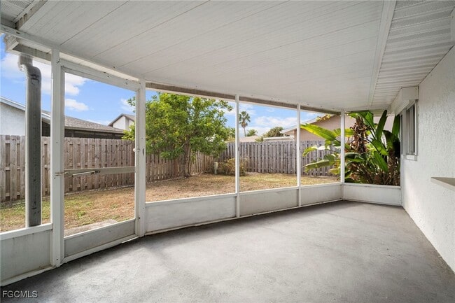 Building Photo - 9721 Deerfoot Dr