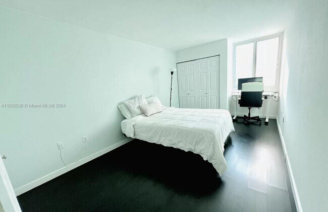 Building Photo - 800 N Miami Ave