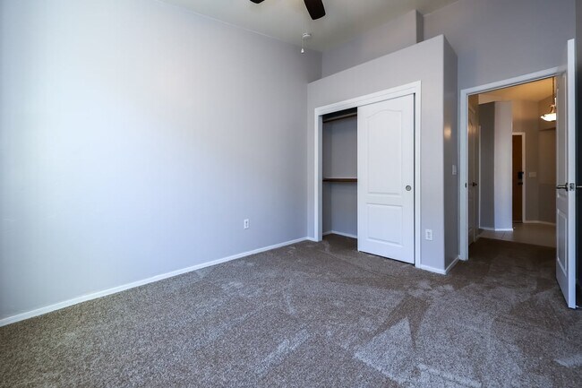 Building Photo - 4005 E Coolbrooke Dr