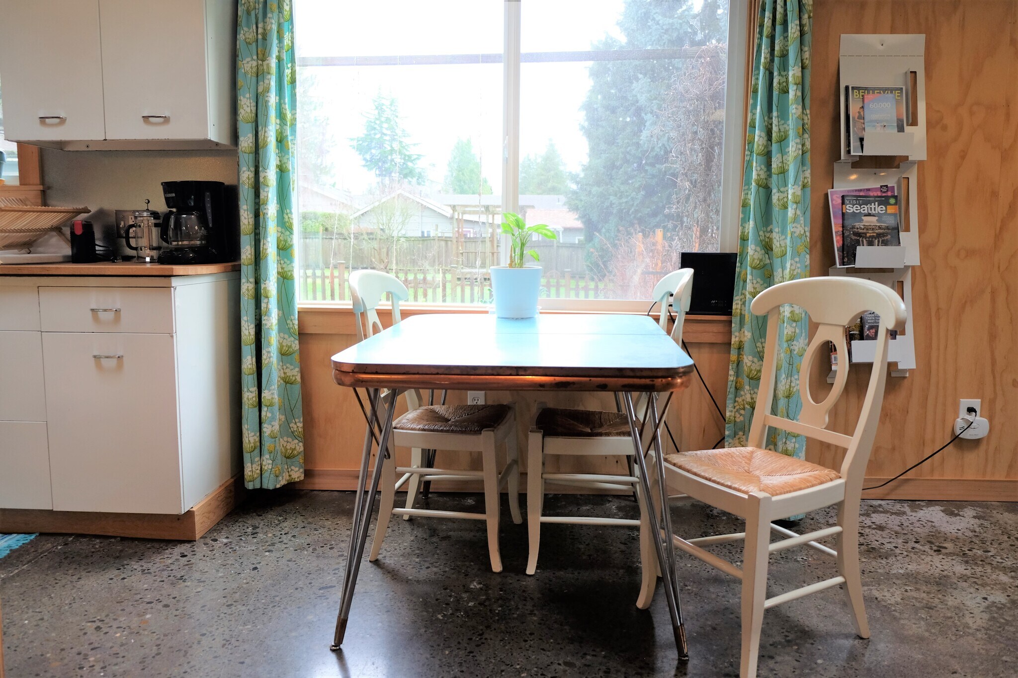 Building Photo - 10733 Phinney Ave N