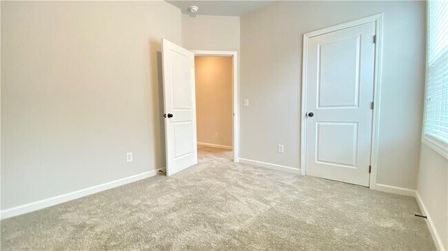 Building Photo - 4591 Silver Oak Dr SW