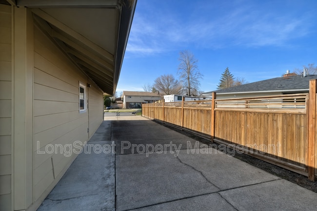 Building Photo - 2917 Takena St SW