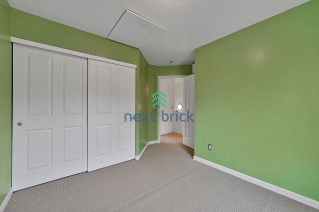 Building Photo - Live Easy in This Beautiful 2-Bedroom Condo