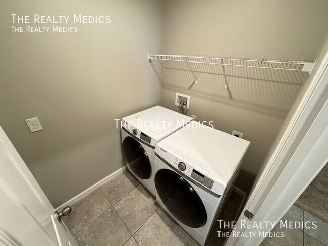 Building Photo - 1028 Salina St SE