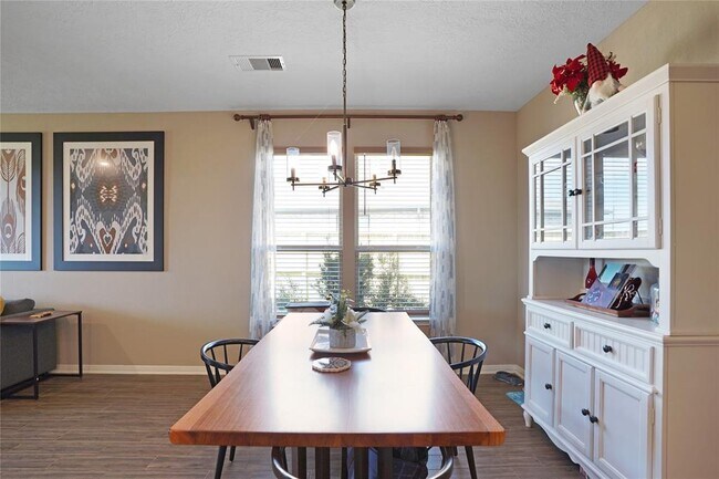 Building Photo - 2210 Thunderbolt Peak Dr
