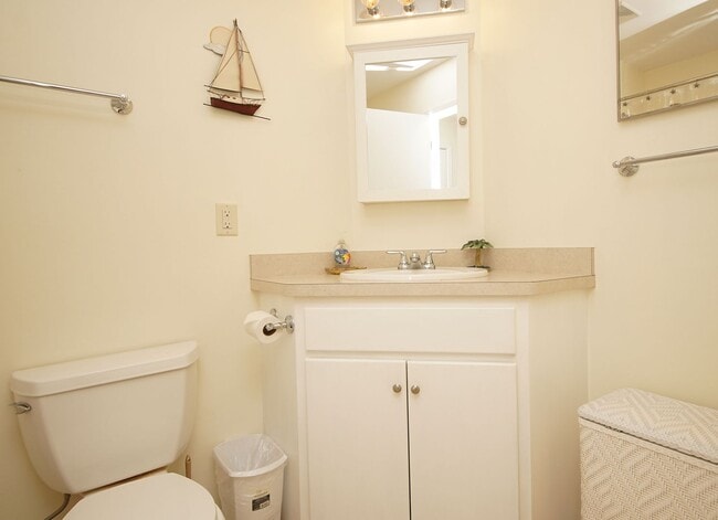 Building Photo - First Floor Condo in Bluewater Bay