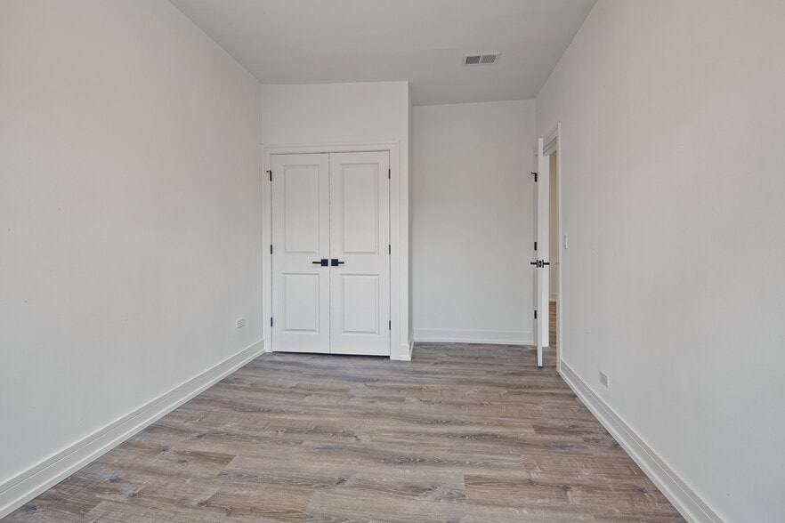 Building Photo - 1902 N Whipple St