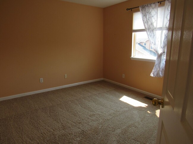 Building Photo - Superb  updated 5 bedroom, 4 bathroom home...
