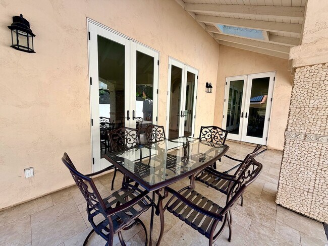 Building Photo - For Rent Available Now - Furnished House 3+BR 2.5Ba in Del Mar, charming furnished home in the hi...