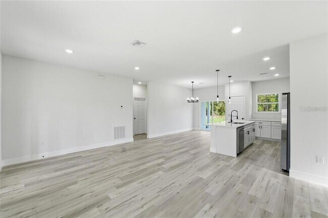 Building Photo - 3286 W Crandon Dr
