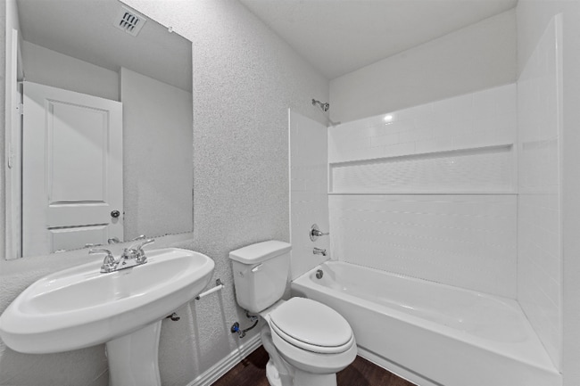 Building Photo - 2408 McKenzie Ave