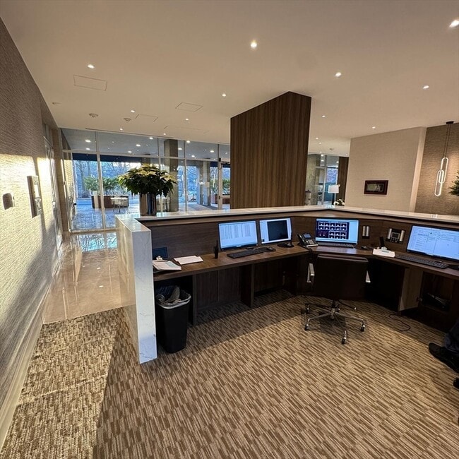 Building Photo - 77 Pond Ave