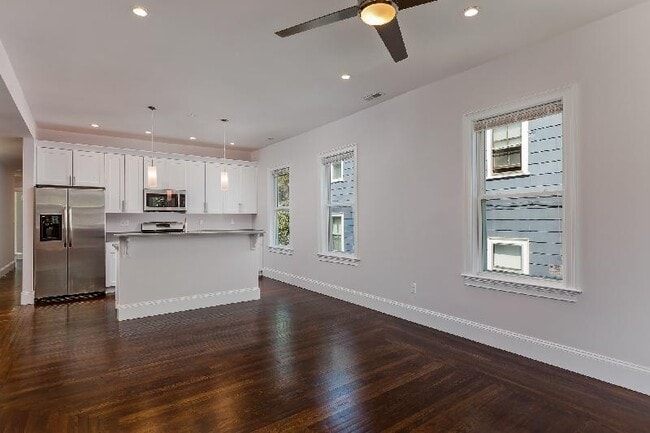 Building Photo - 24 Stockwell St