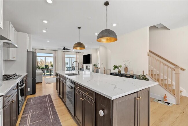 Building Photo - Stunning 4BR / 4.5BA End-Unit Townhome in Brambleton - Built in 2024!