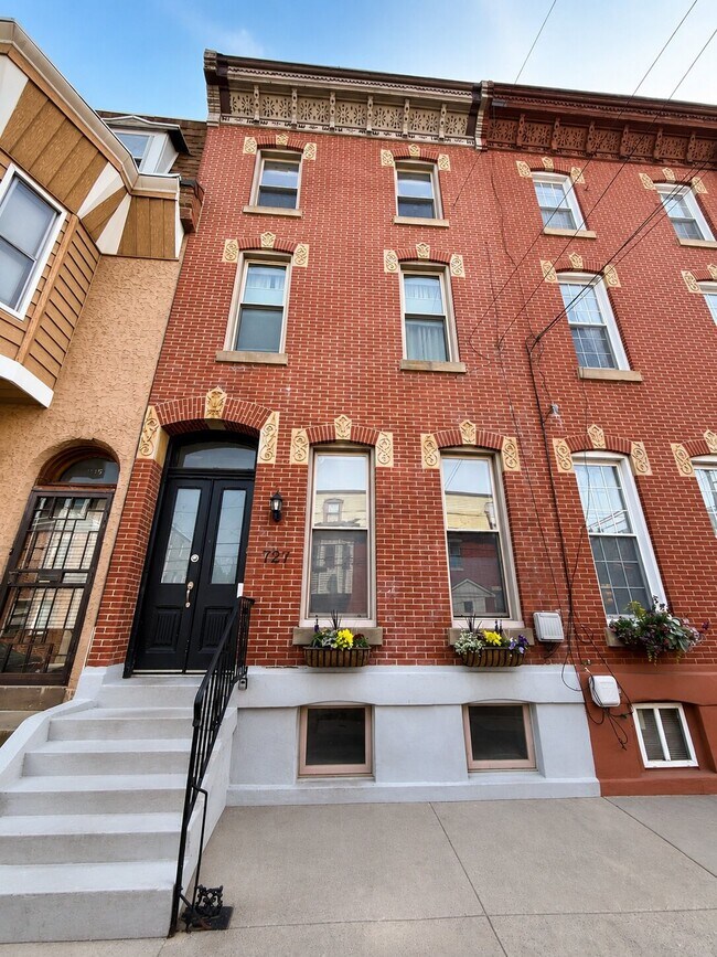 Building Photo - 727 S 22nd St