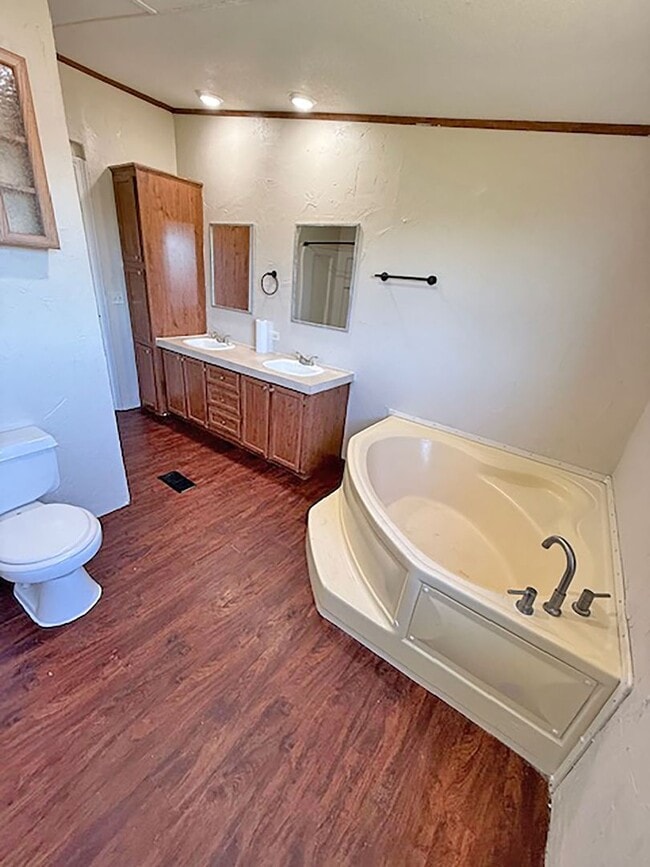 Building Photo - Beautiful 4 Bedroom 2 Bath manufactured home in Rhome Texas on 2 acres.