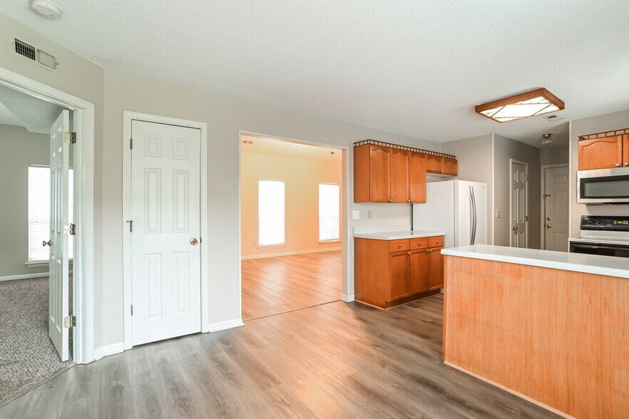 Building Photo - 3416 Mayhurst Dr