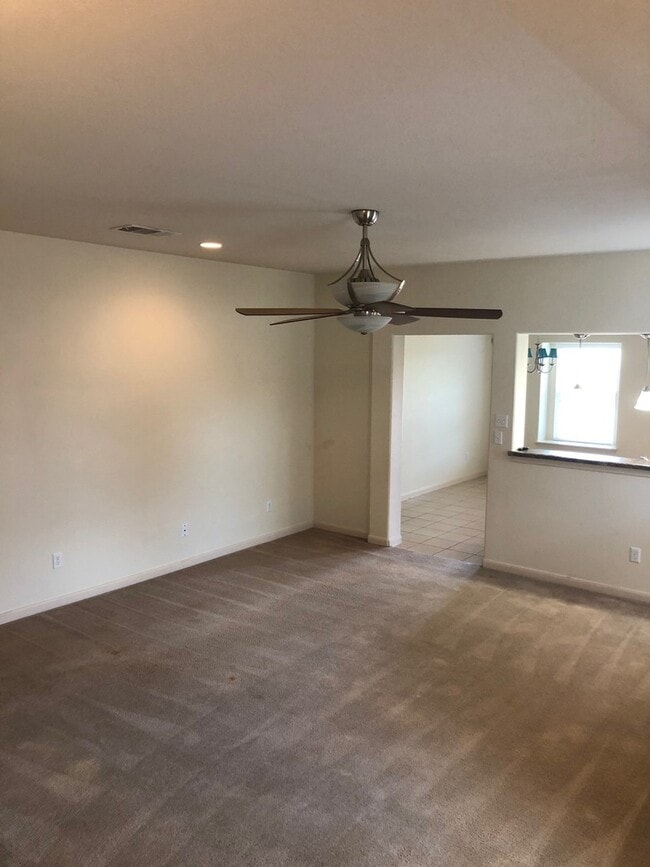 Building Photo - BEAUTIFUL 4 BEDROOMS / 2 BATH HOME IN HUNT...