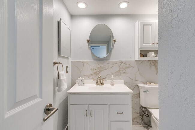 Building Photo - 3700 Galt Ocean Dr