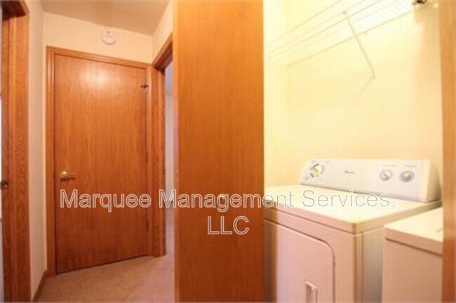 Building Photo - 119 W Windsor Ave