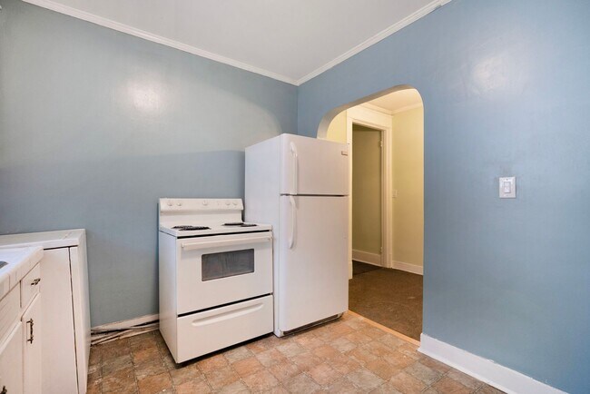 Building Photo - 2008 S Main St