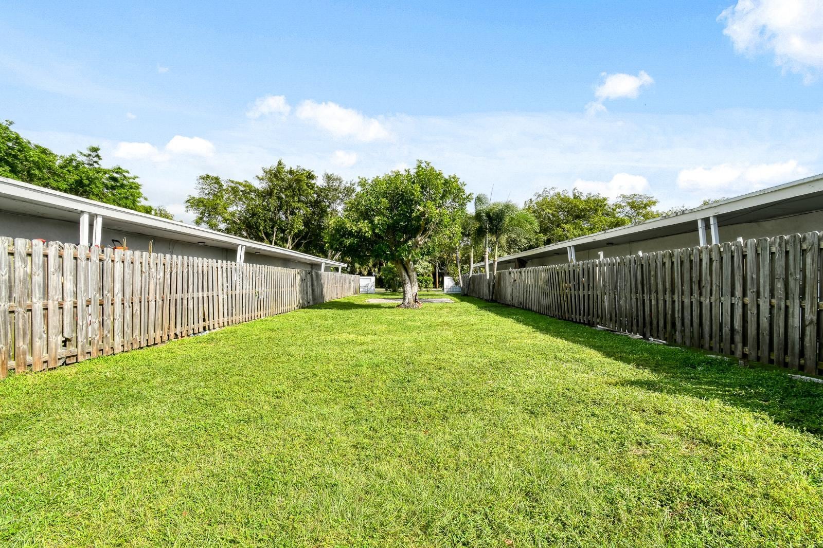 Building Photo - 1600 Center St