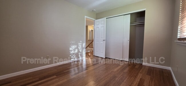 Building Photo - 572 W Jamison Pl