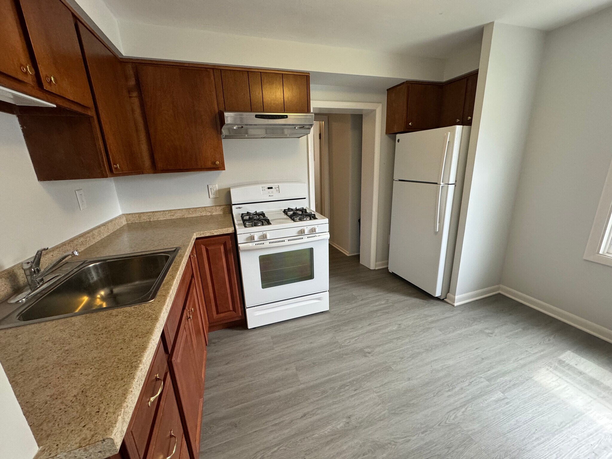 kitchen - 410 N 4th St