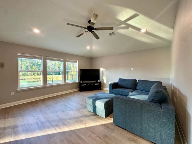 Building Photo - Serene Cul De Sac Home with Gorgeous Views!