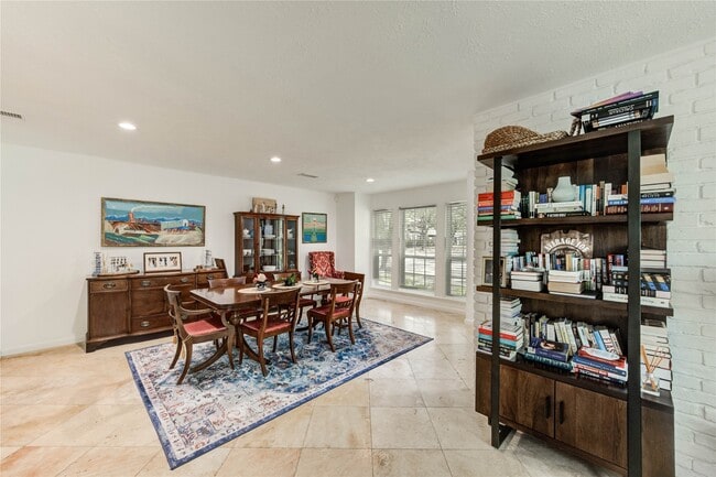 Building Photo - 13050 Trail Hollow Dr