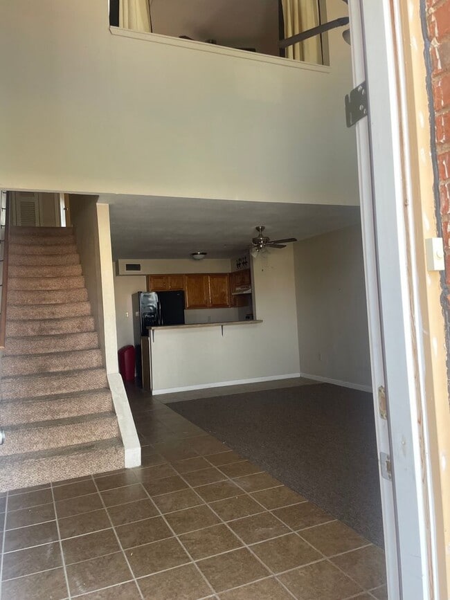 Building Photo - Three Bedroom Two Bathroom Home