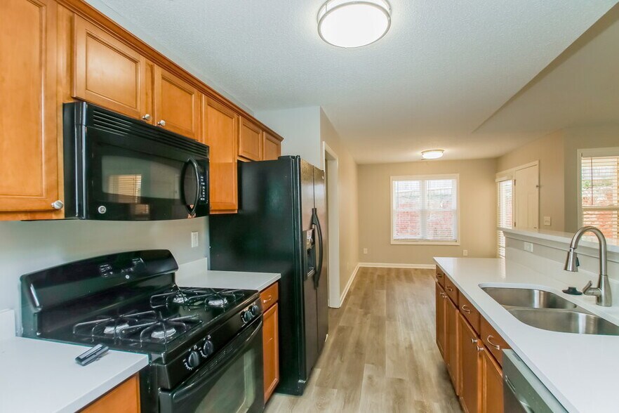 Building Photo - 225 Comet Ct