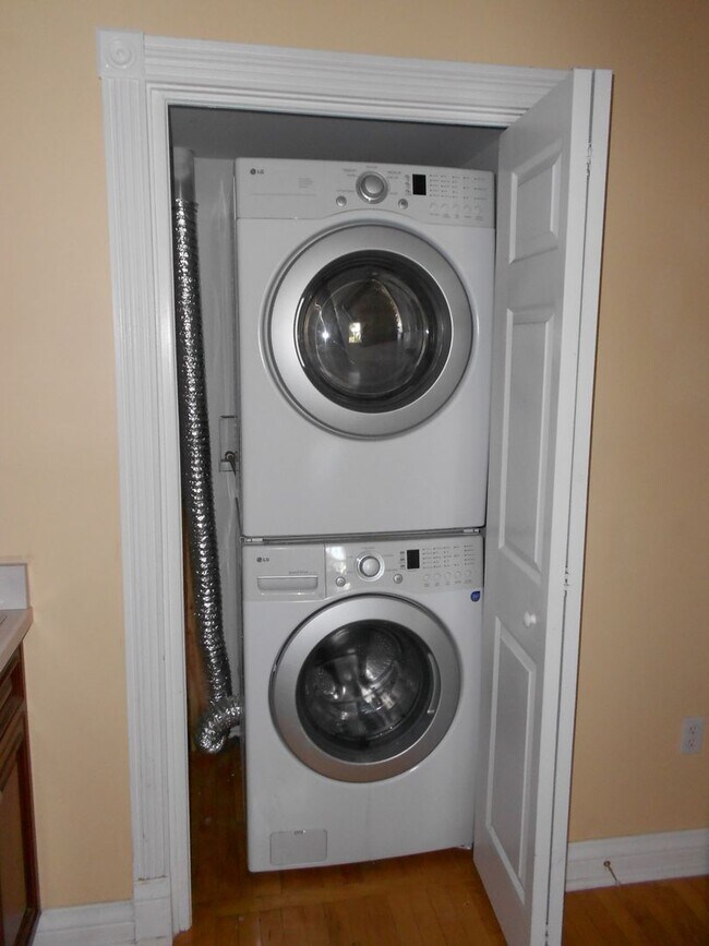 Building Photo - 217 W North St