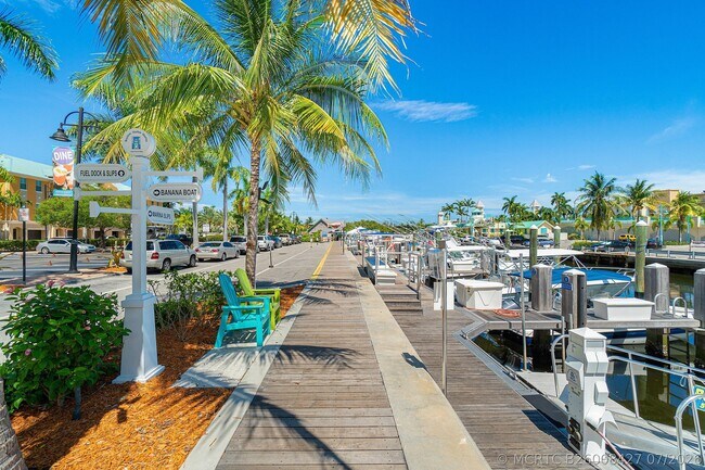 Building Photo - 700 E Boynton Beach Blvd