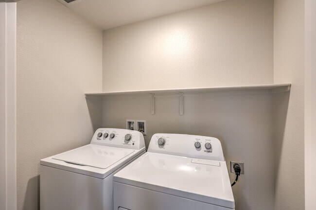 Building Photo - 4463 Honey Hls Ave