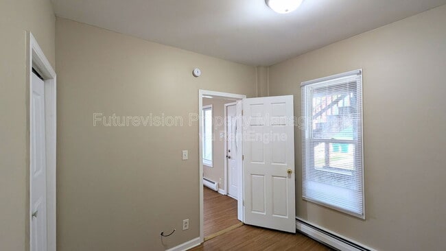 Building Photo - 837 N Broadway St