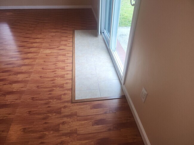 Building Photo - 3BR/2BA Single Family House