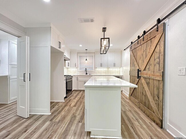 Building Photo - 7323 Sheffield Ct