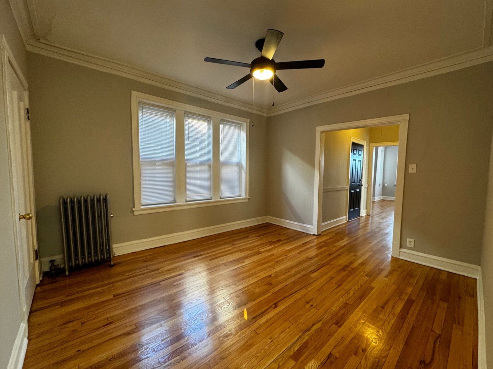 Building Photo - 6422 N Greenview Ave