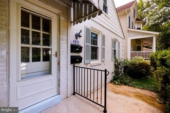 Building Photo - 4851 Crescent St